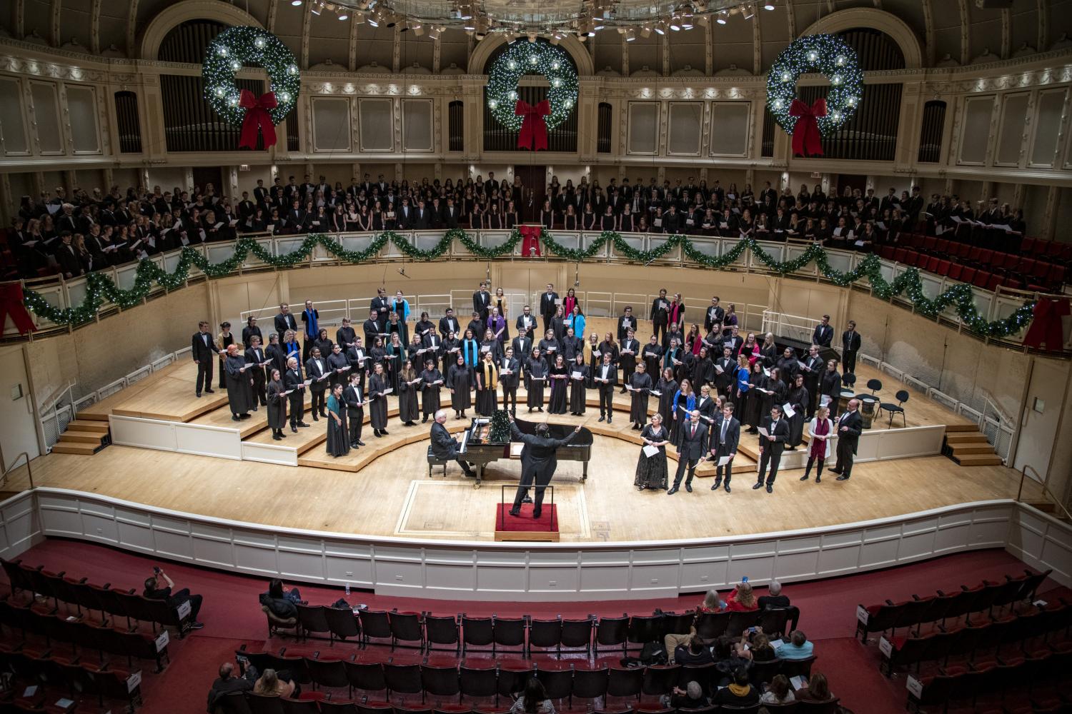 The <a href='http://hav.free-9.com'>bv伟德ios下载</a> Choir performs in the Chicago Symphony Hall.